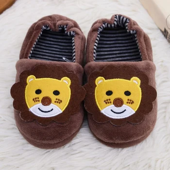 Модные тапочки для маленьких мальчиков с мультяшным львом, осенне-зимняя обувь для малышей, Детская обувь без застежки на мягкой резиновой подошве, домашняя обувь для дома